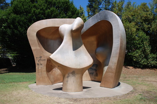6.Henry Moore