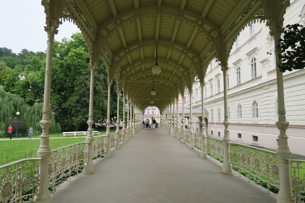15.Columnata del Parque Karlovy Vary