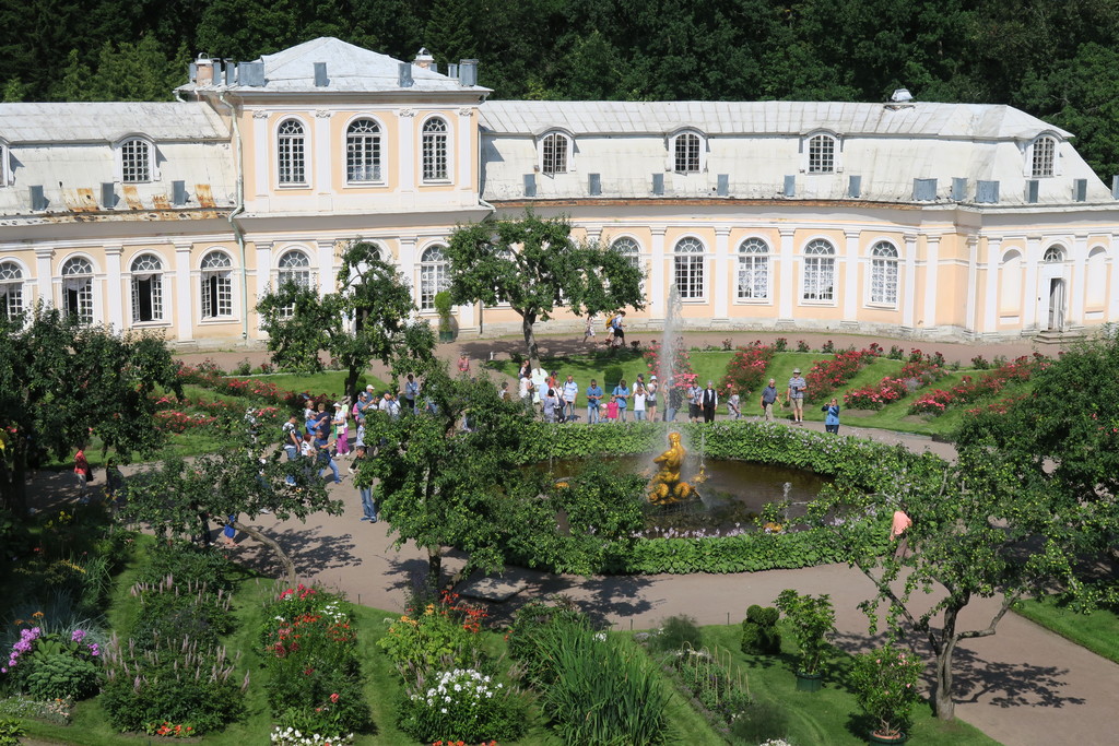 10.Palacio y jardines de Peterhof