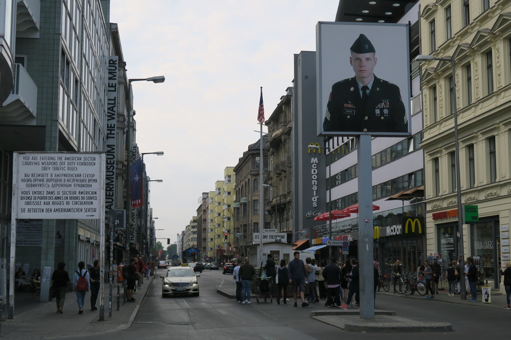 05.Checkpoint Charlie Berlín