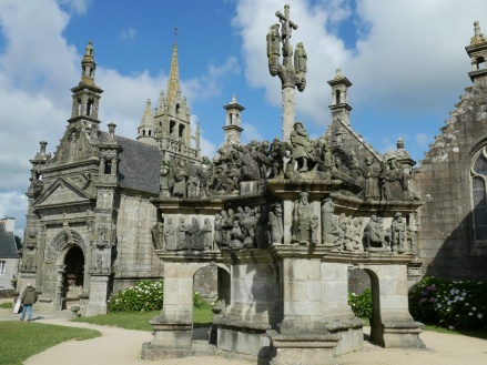 Guía para visitar les enclos paroissiaux  (recintos parroquiales) de Bretaña